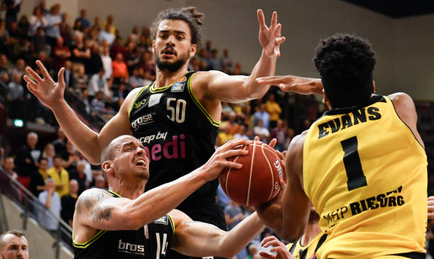 走出属于自 走出属于自